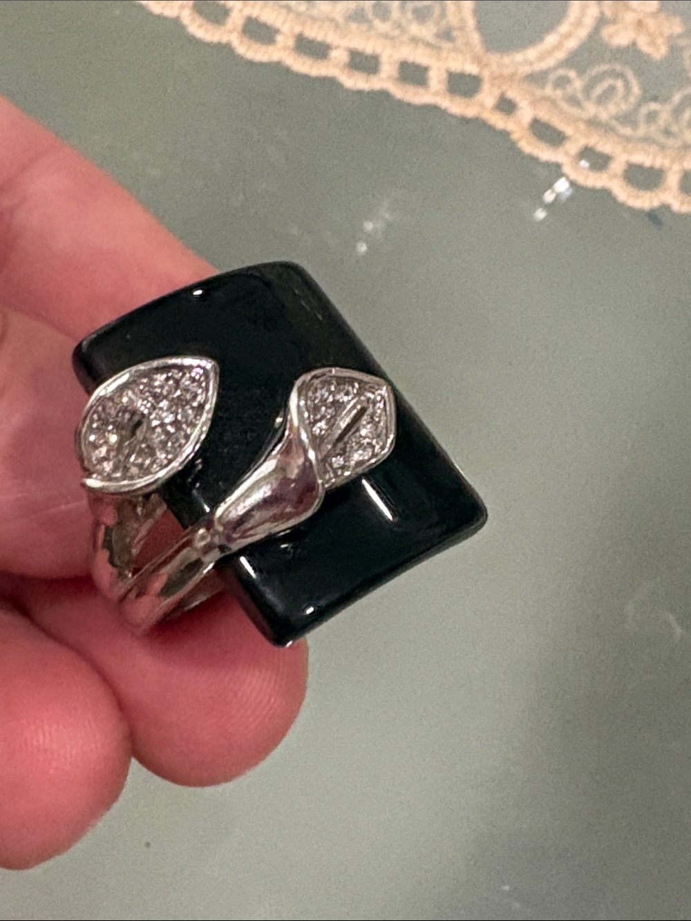 Vintage 18K G E onyx ring